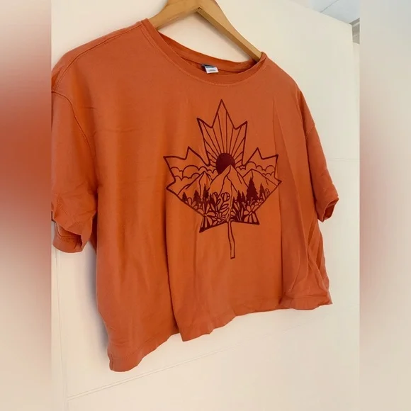 Old Navy Canada Graphic Boxy Tee, size M. Never a better time to show off 🇨🇦❤️! - Picture 3 of 7